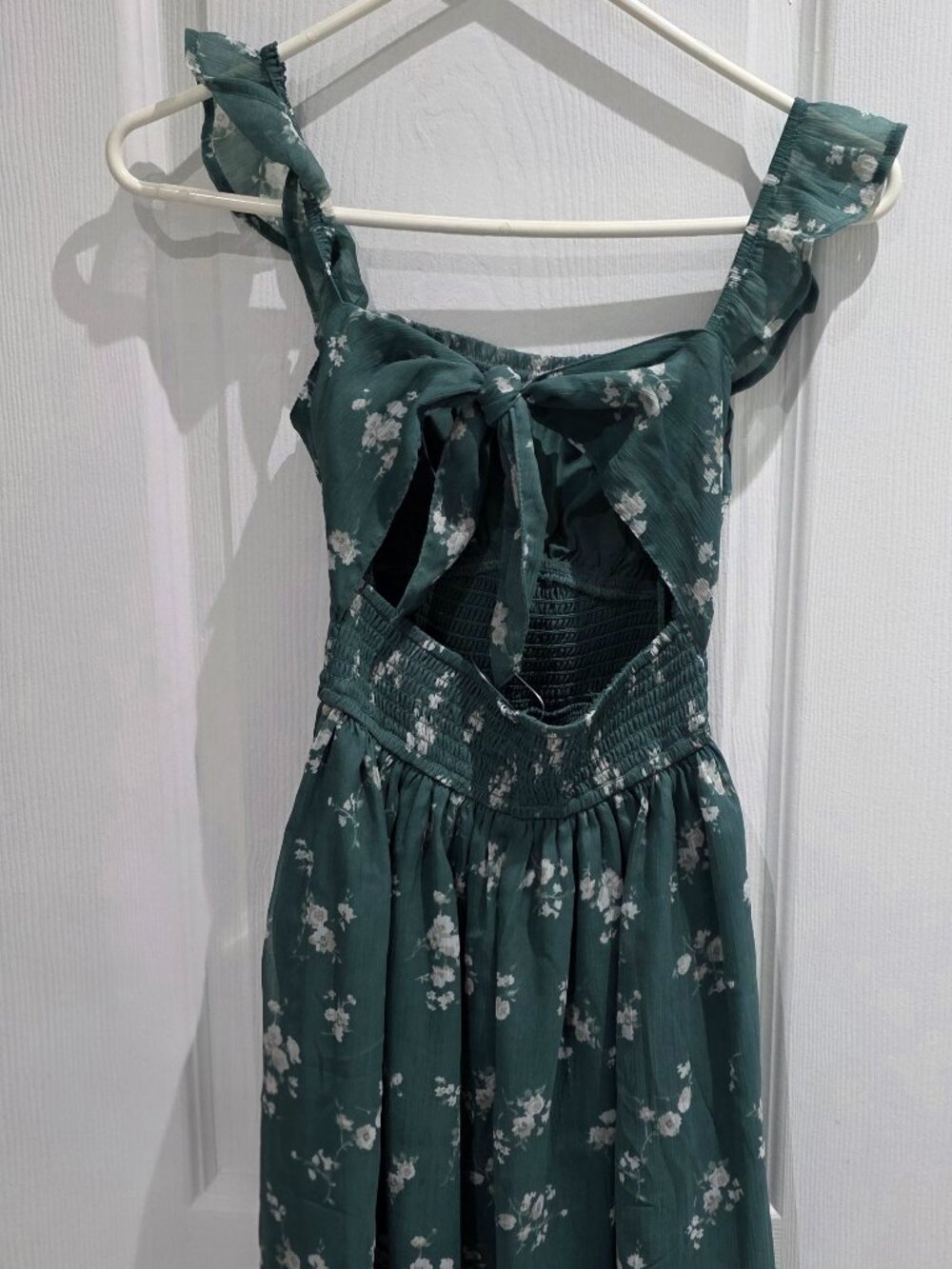 Hollister Saidie Chiffon Flutter Sleeve Mini Dress - Picture 5 of 8